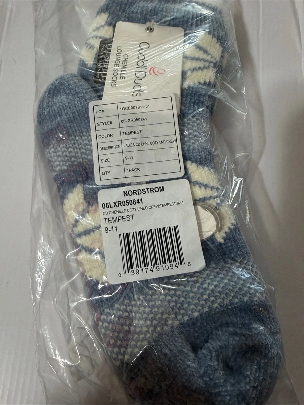 NWT CUDDL DUDS Cozy Tempest Blue and Ivory Snowflake Lined Chenille Crew Socks